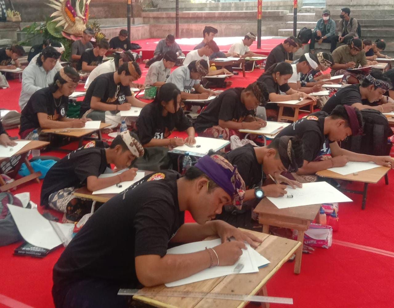 podiumnews.com-Tampilkan Terbaik, Duta Badung Antusias Melukis Wayang 